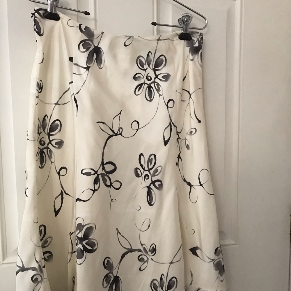 White House Black Market White Silk Skirt Size 6